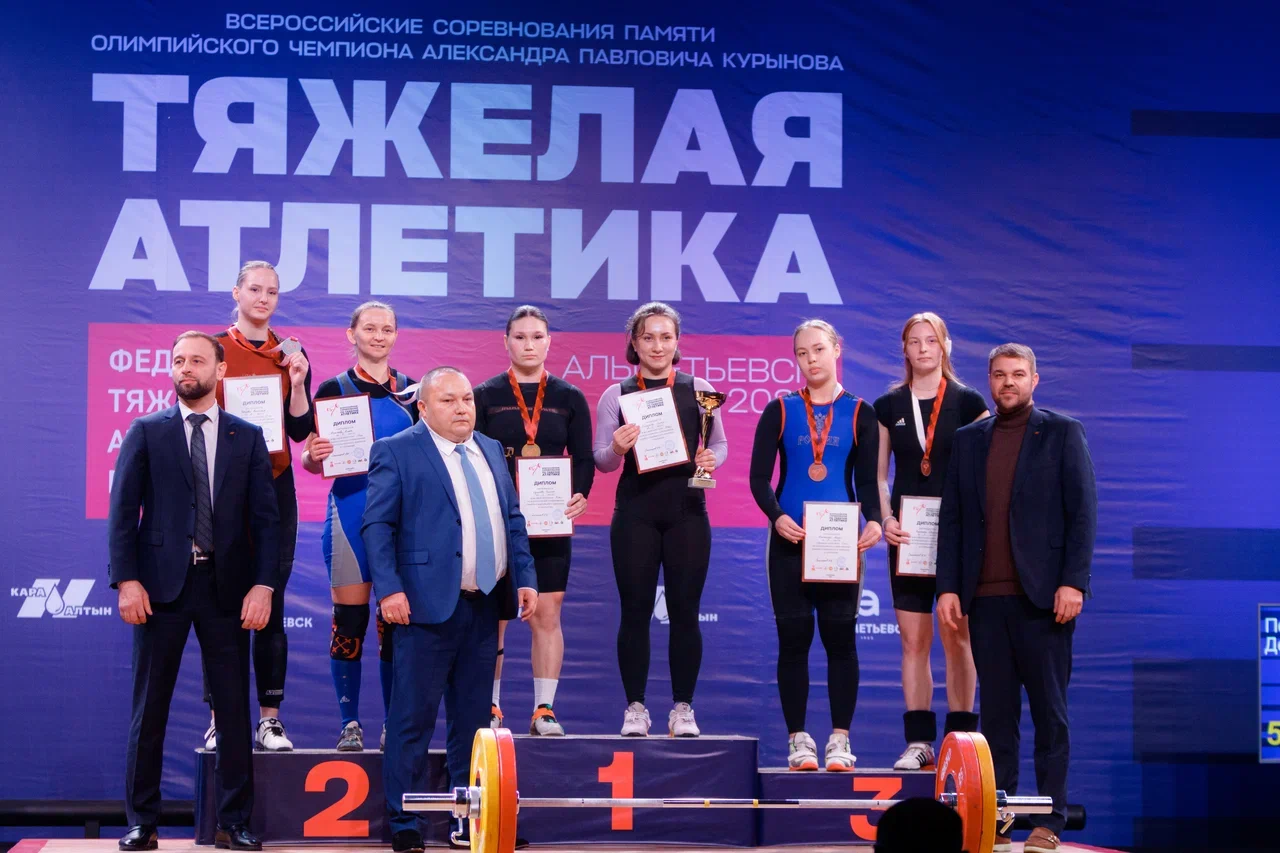 Всероссийские соревнования в Альметьевске: новый образ тяжелой атлетики и три мастера спорта